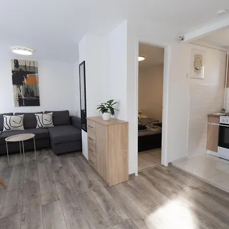 Apartment G2 Zsory